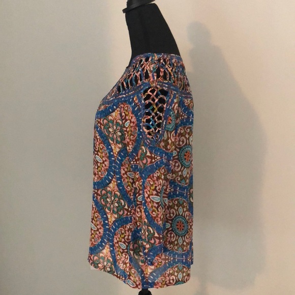 Like new, Umgee blue print blouse - Picture 2 of 4